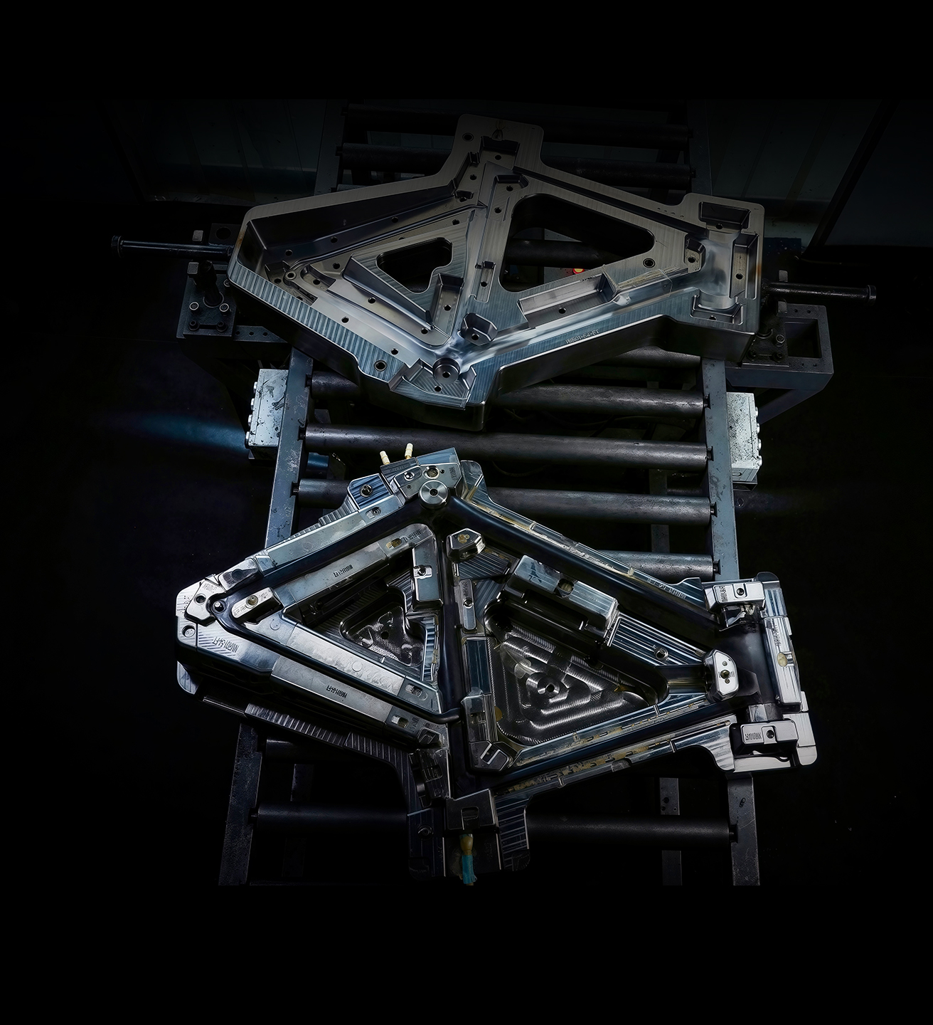 对称式超薄超轻座管